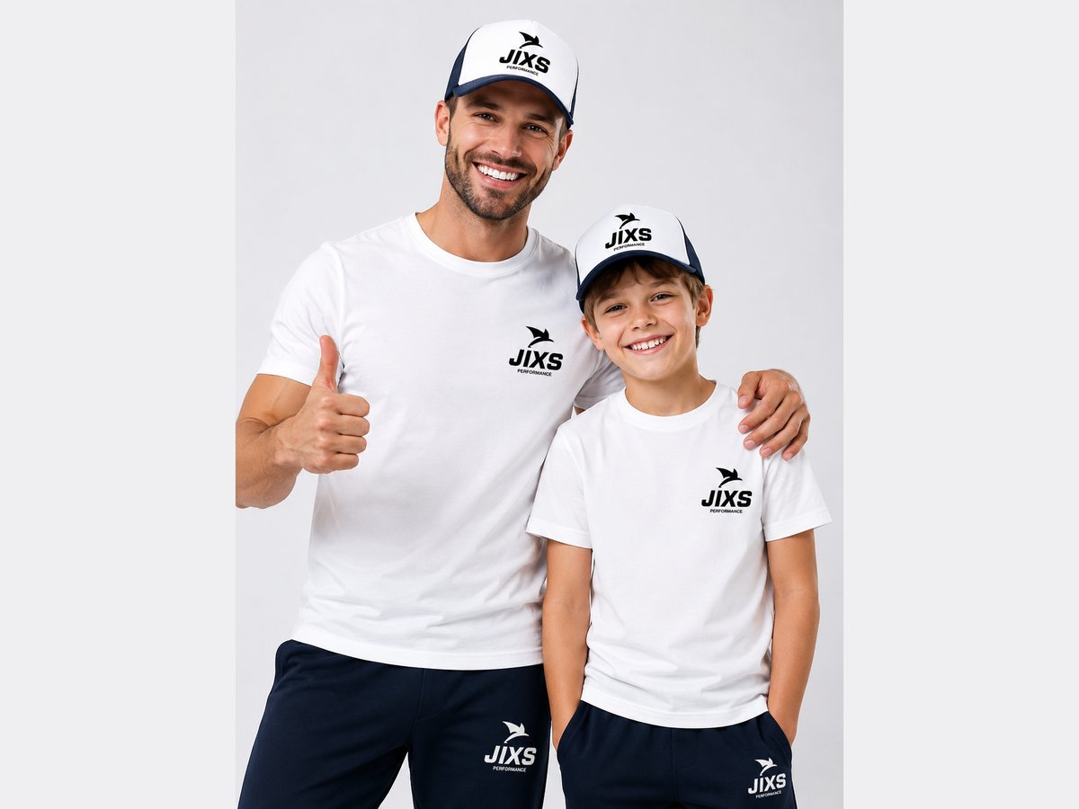 Père et fils portant des casquettes JIXS Performance