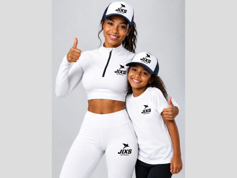 pack-sportif-mere-fille-JIXS-format-produit Mère et fille portant des tenues sportives blanches JIXS
